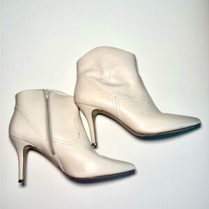 Nine West white white ankle leather booties